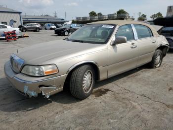  Salvage Lincoln Towncar