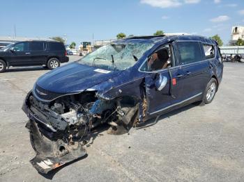  Salvage Chrysler Pacifica