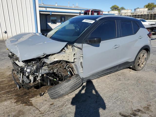  Salvage Nissan Kicks