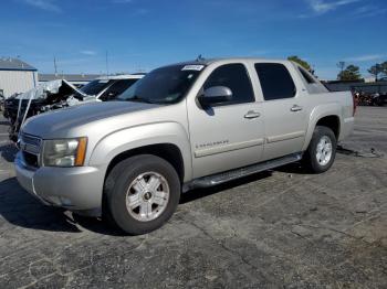  Salvage Chevrolet Avalanche