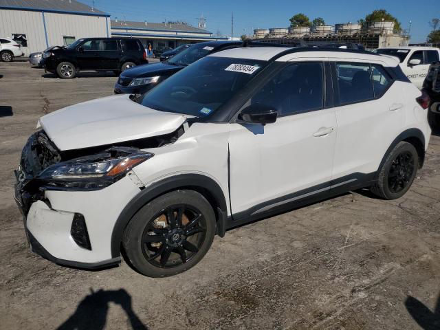  Salvage Nissan Kicks