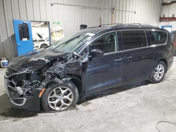  Salvage Chrysler Pacifica