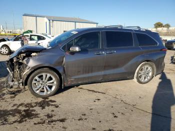  Salvage Toyota Sienna