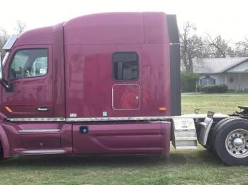  Salvage Peterbilt 579