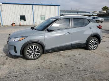  Salvage Nissan Kicks