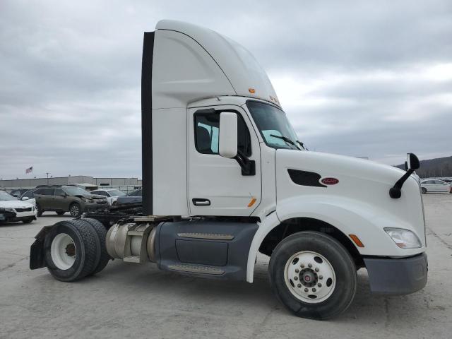  Salvage Peterbilt 579