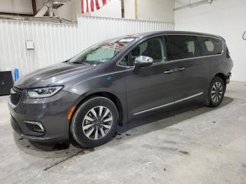  Salvage Chrysler Pacifica