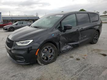  Salvage Chrysler Pacifica