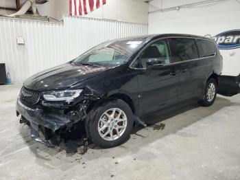  Salvage Chrysler Pacifica