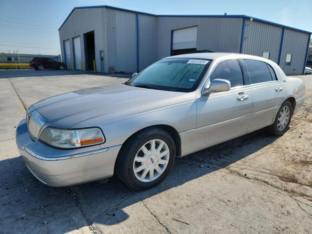  Salvage Lincoln Towncar