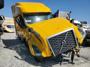  Salvage Volvo Vn