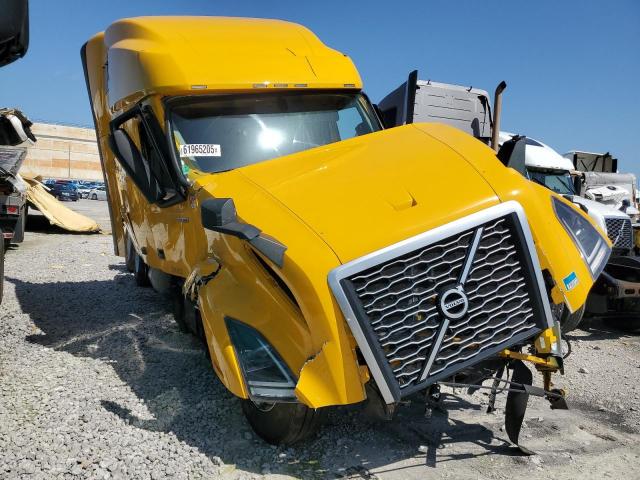  Salvage Volvo Vn