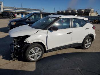  Salvage Nissan Kicks