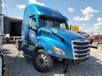  Salvage Freightliner Cascadia 1