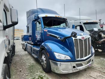  Salvage Peterbilt 579
