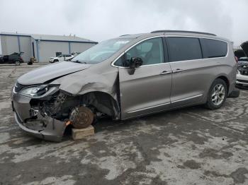  Salvage Chrysler Pacifica