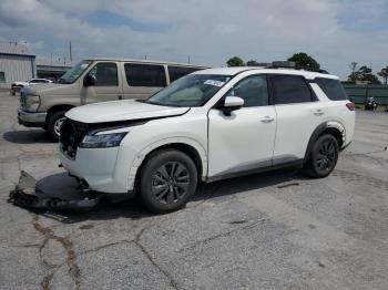  Salvage Nissan Pathfinder