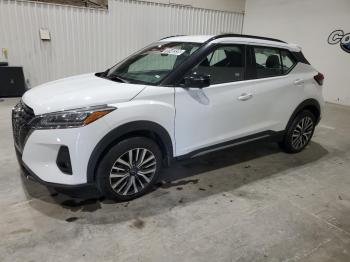  Salvage Nissan Kicks