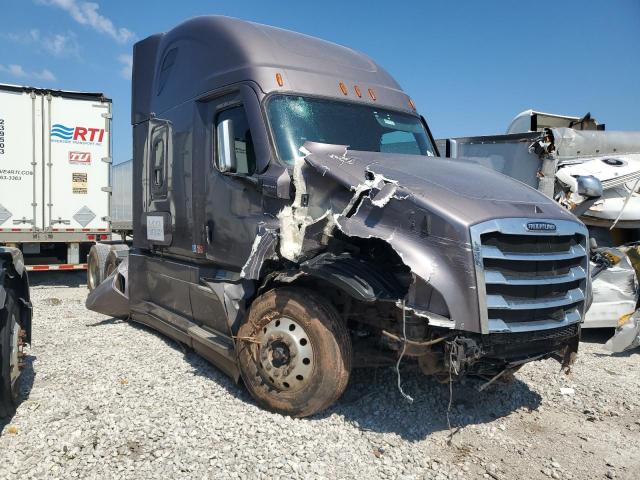 Salvage Freightliner Cascadia 1