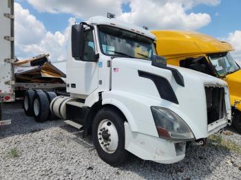 Salvage Volvo Vnl