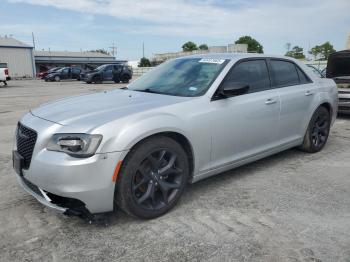  Salvage Chrysler 300