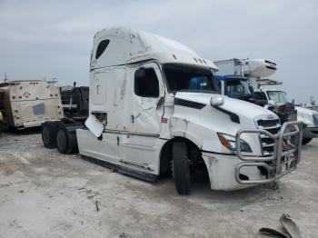  Salvage Freightliner Cascadia 1
