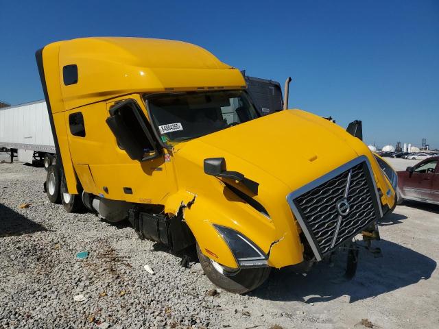 Salvage Volvo Vn