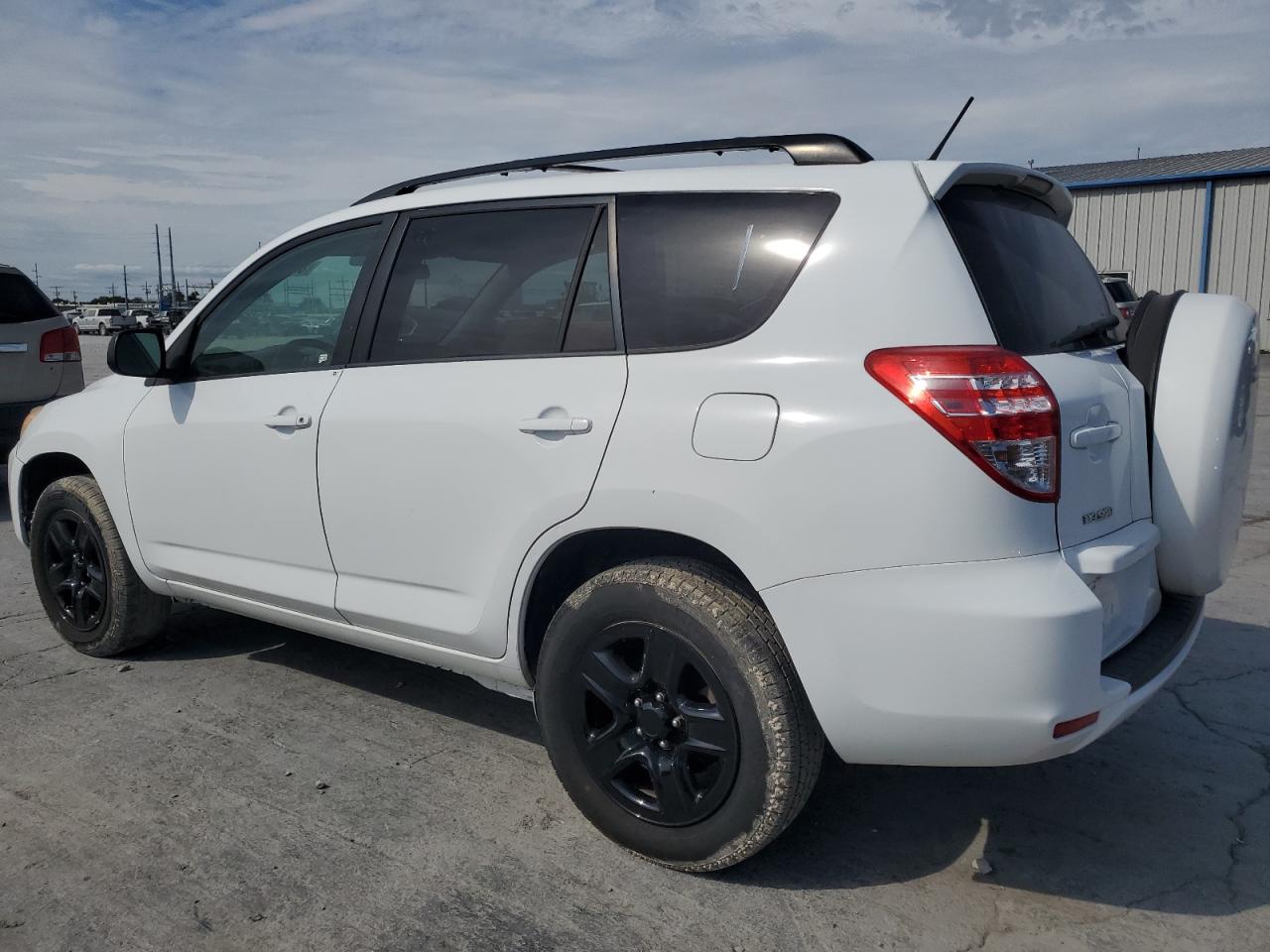 Toyota RAV4 Image 2