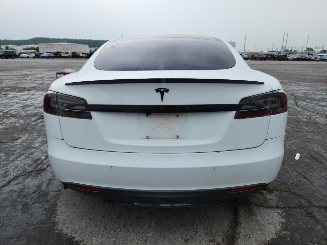 Tesla Model S Image 12