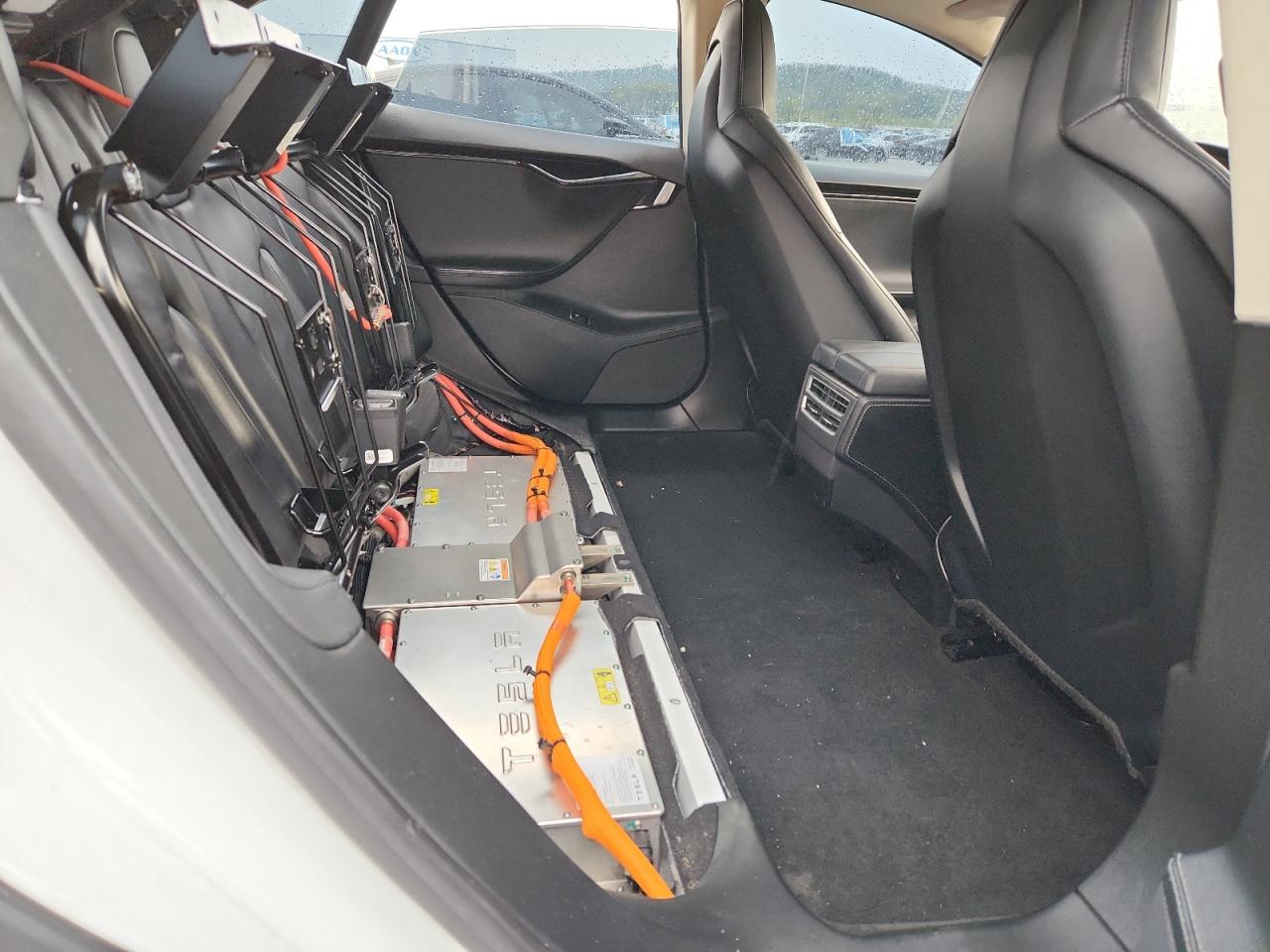 Tesla Model S Image 6