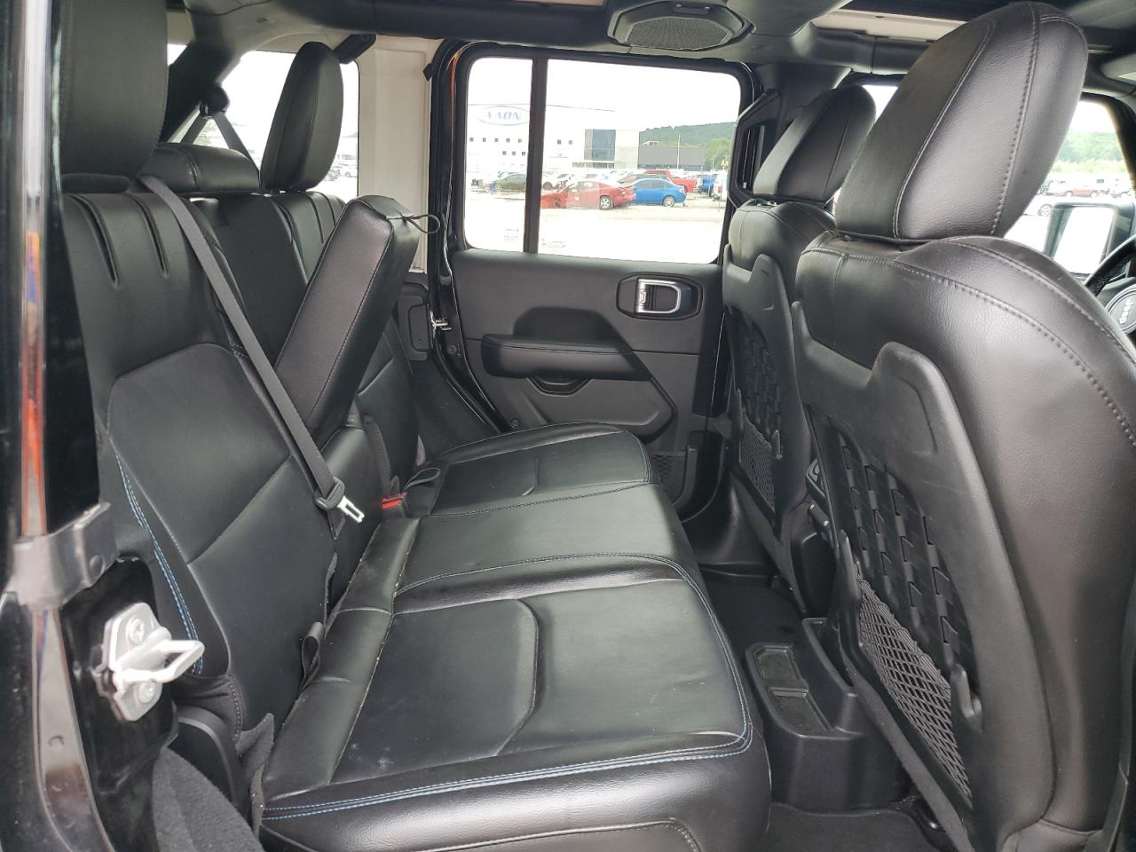 Jeep Wrangler Image 11