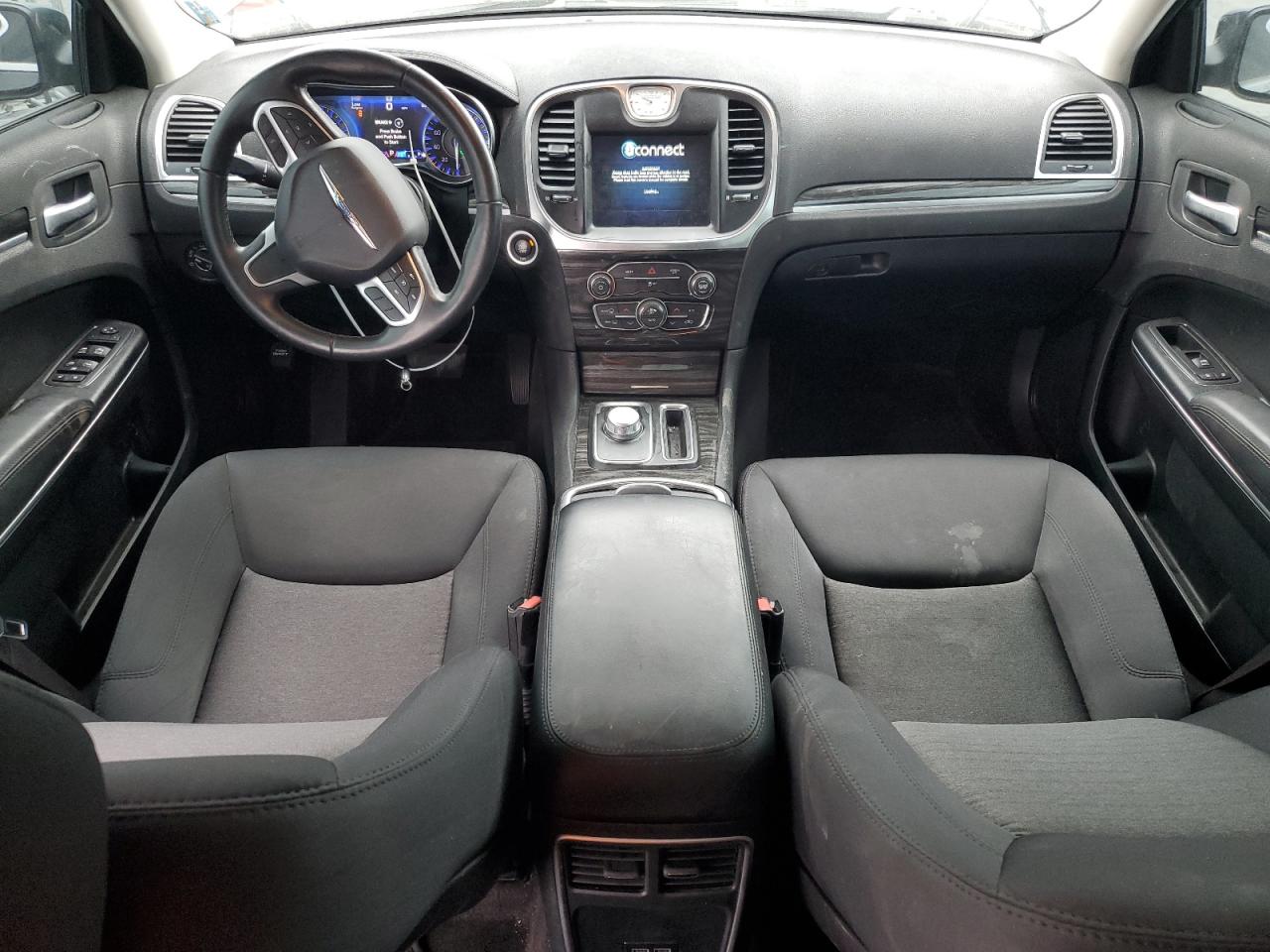 Chrysler 300 Touring Image 7