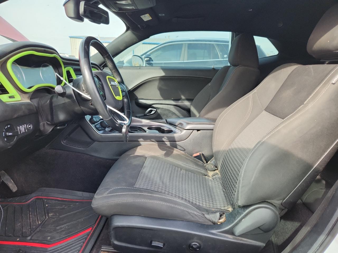 Dodge Challenger Sxt Image 9