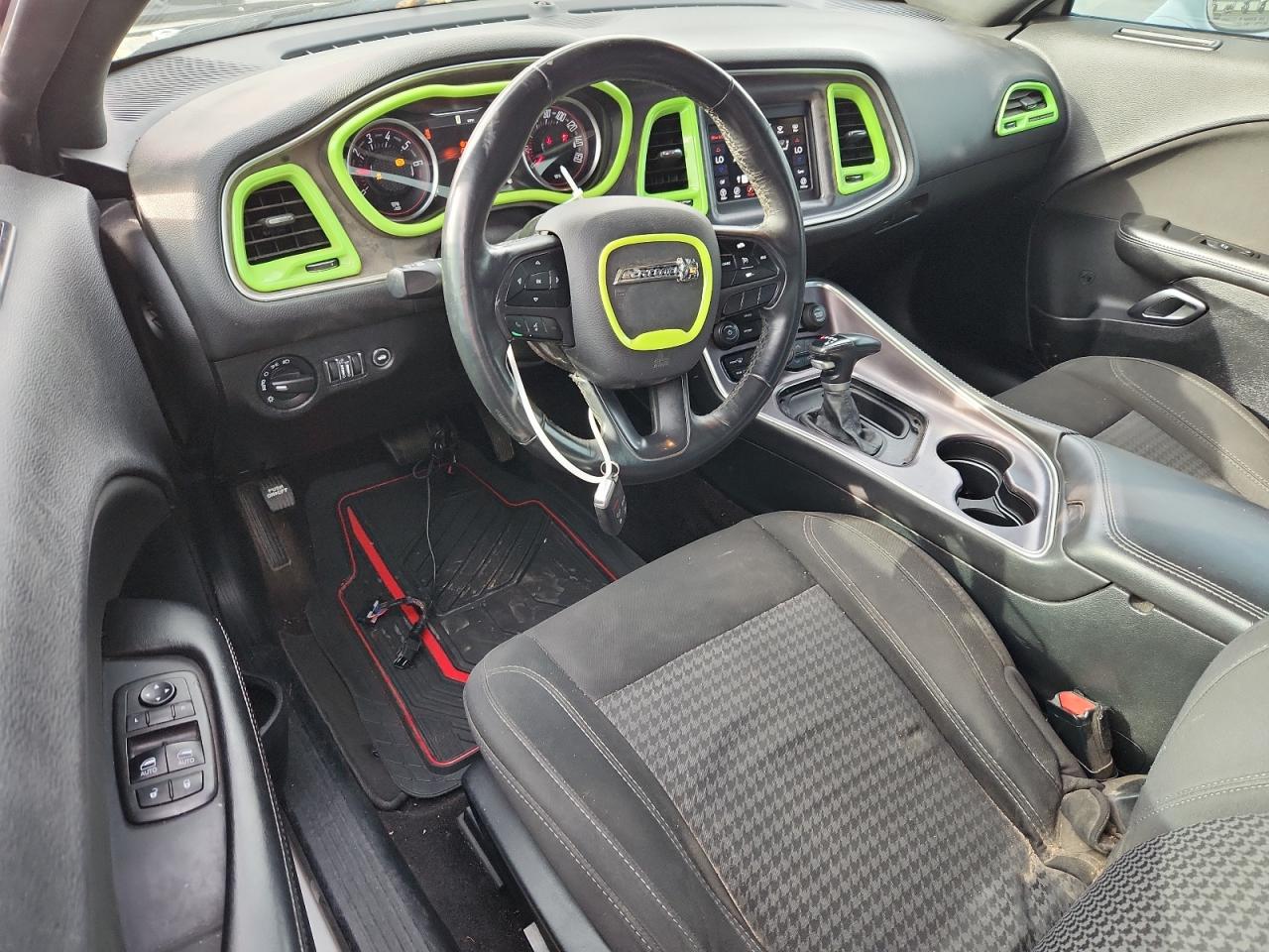 Dodge Challenger Sxt Image 10