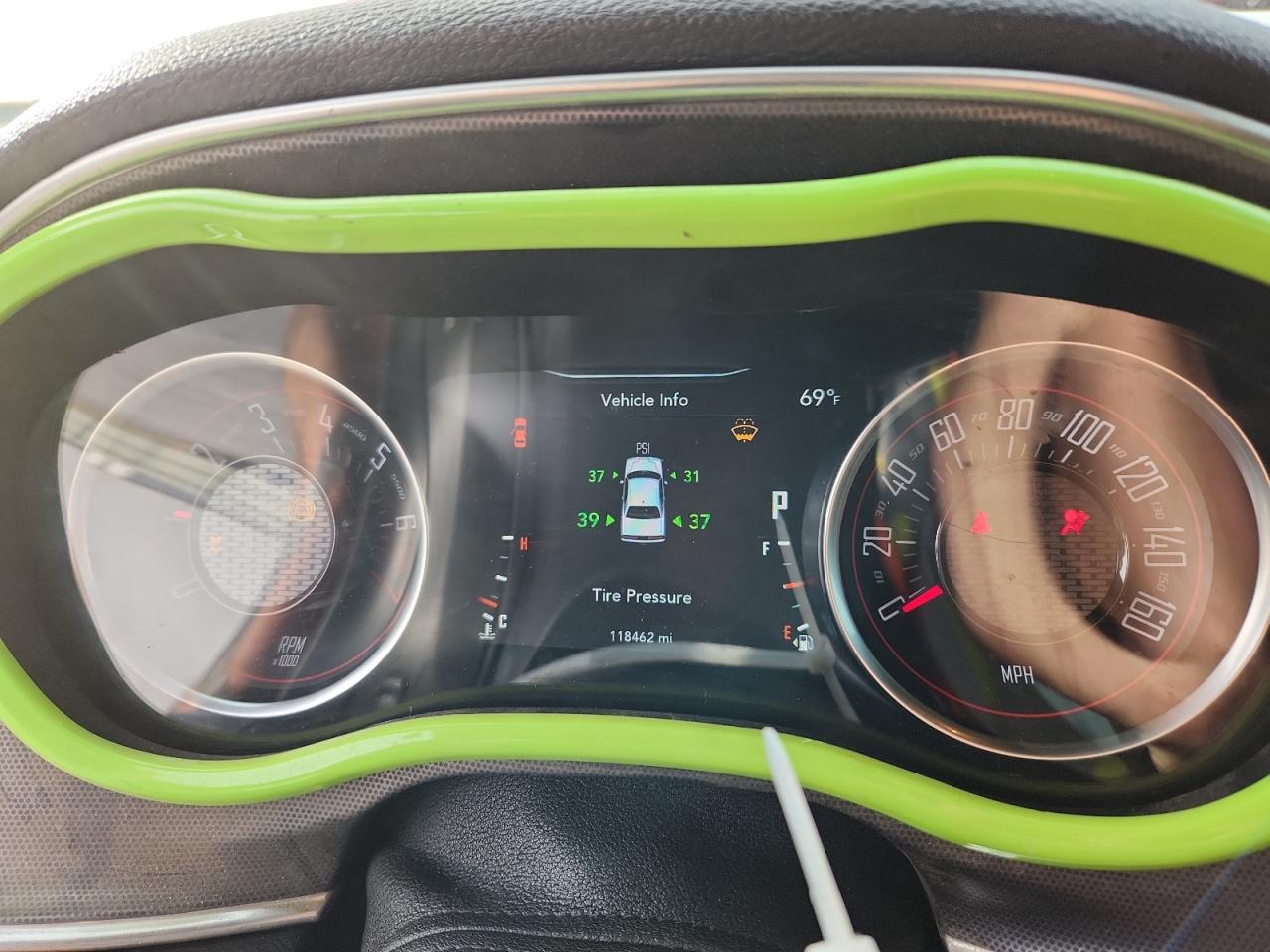 Dodge Challenger Sxt Image 4