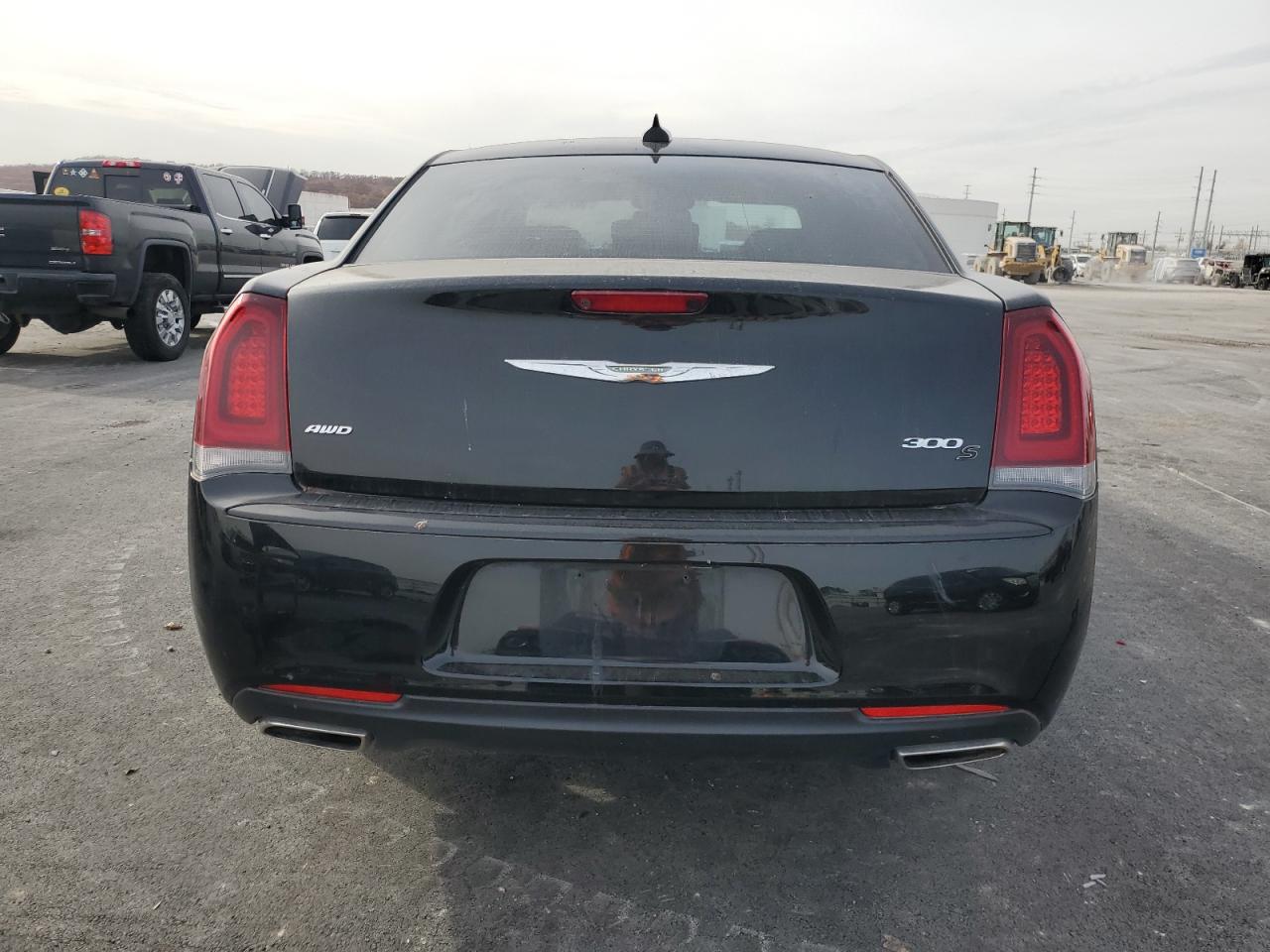 Chrysler 300 S Image 9