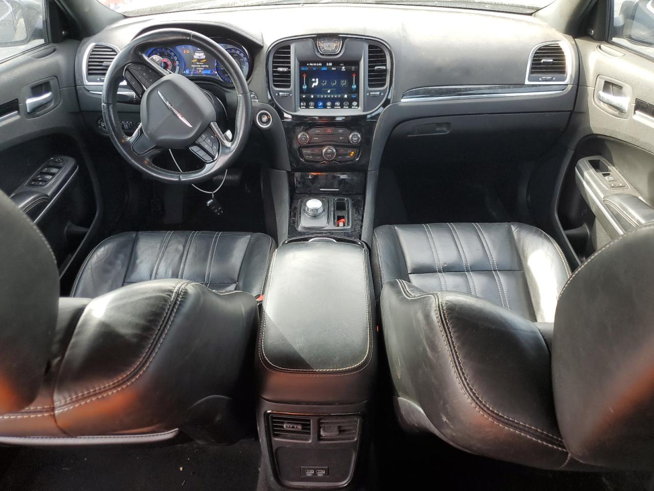 Chrysler 300 S Image 8