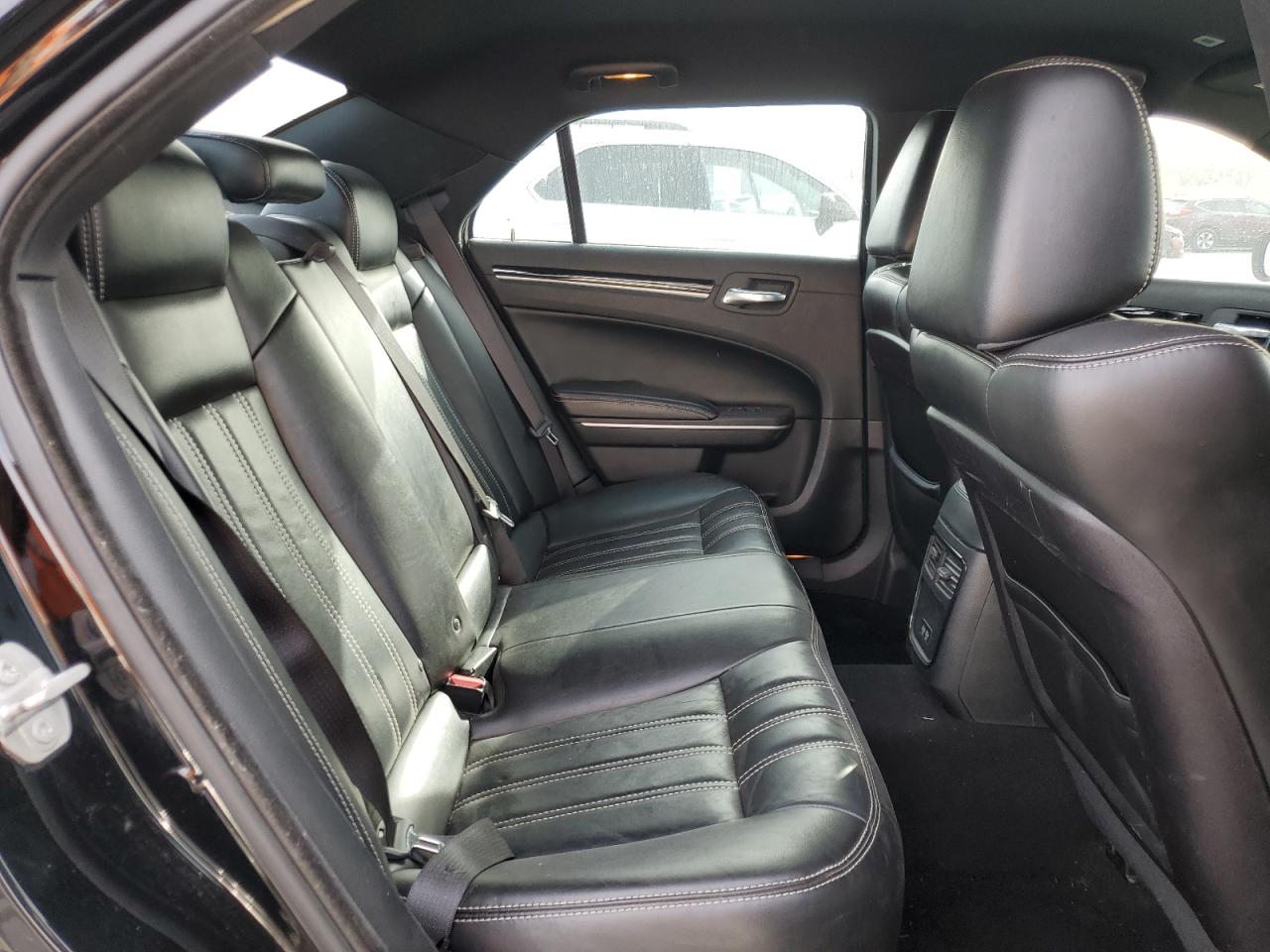 Chrysler 300 S Image 7