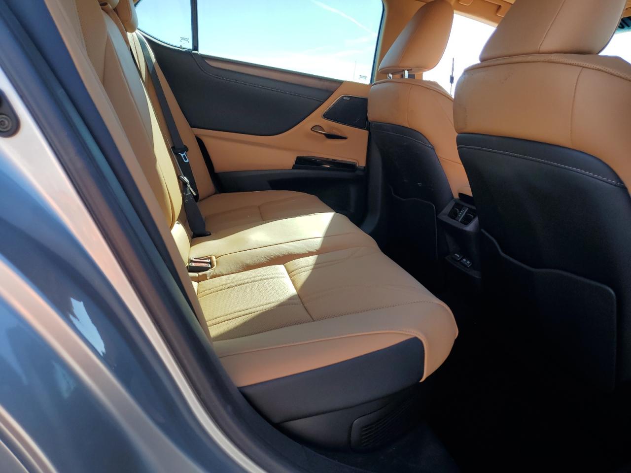 Lexus Es 300h Base Image 7