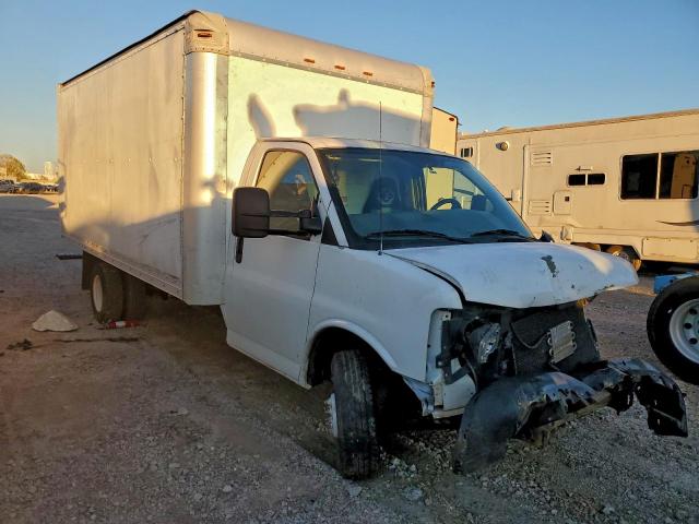 GMC Savana Cutaway G3500 Image 7