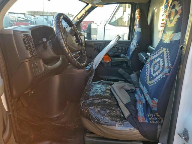 GMC Savana Cutaway G3500 Image 3