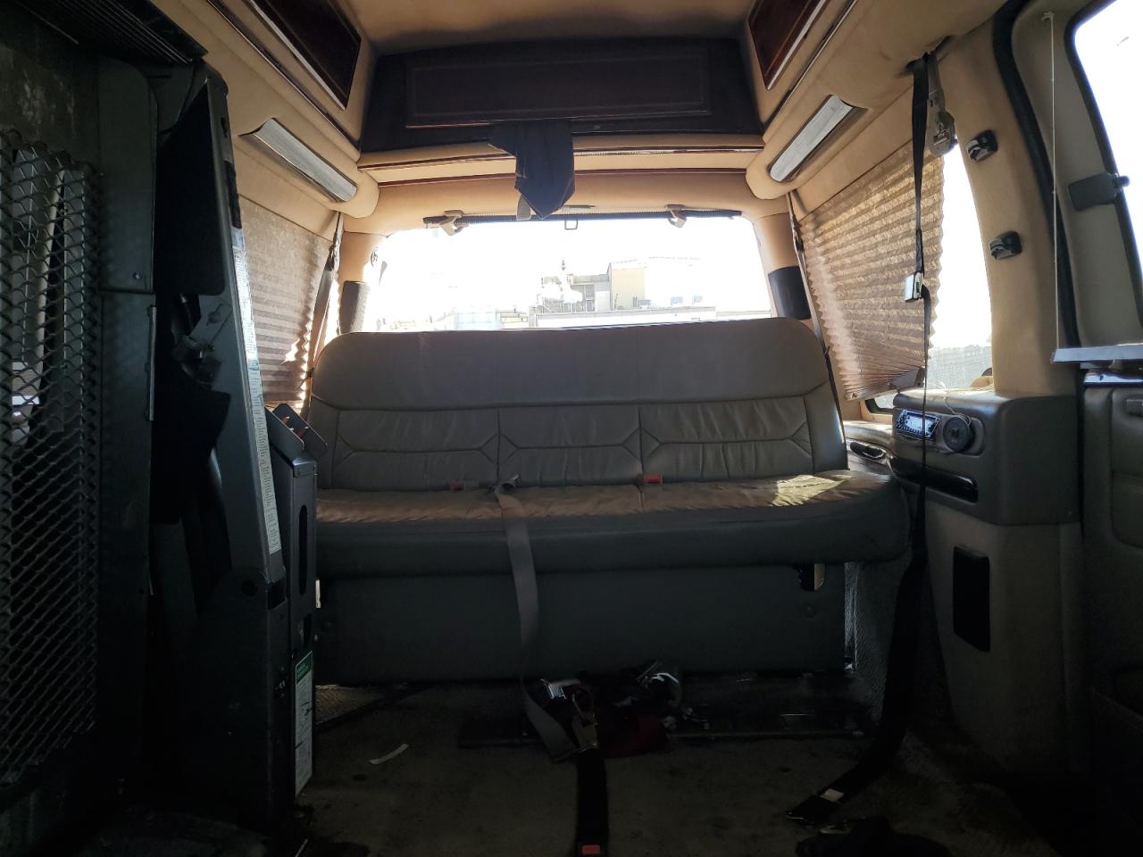 GMC Savana Rv G1500 Image 4