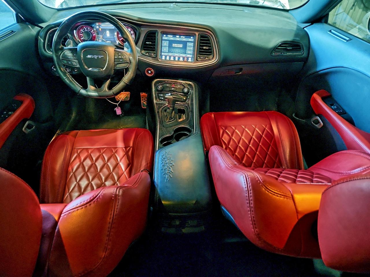 Dodge Challenger Sxt Image 12