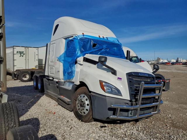  Salvage Freightliner Cascadia 1