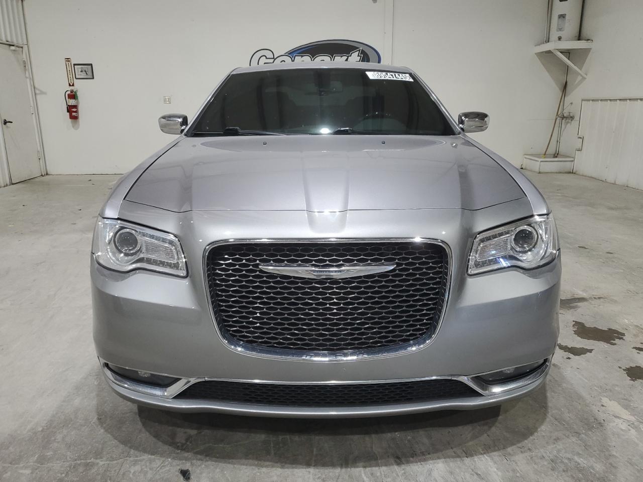 Chrysler 300 Limited Image 5