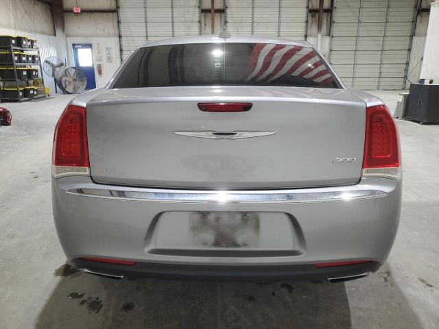 Chrysler 300 Limited Image 4