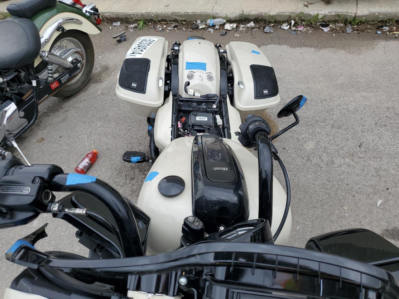 Harley-Davidson Fltrxst Image 5