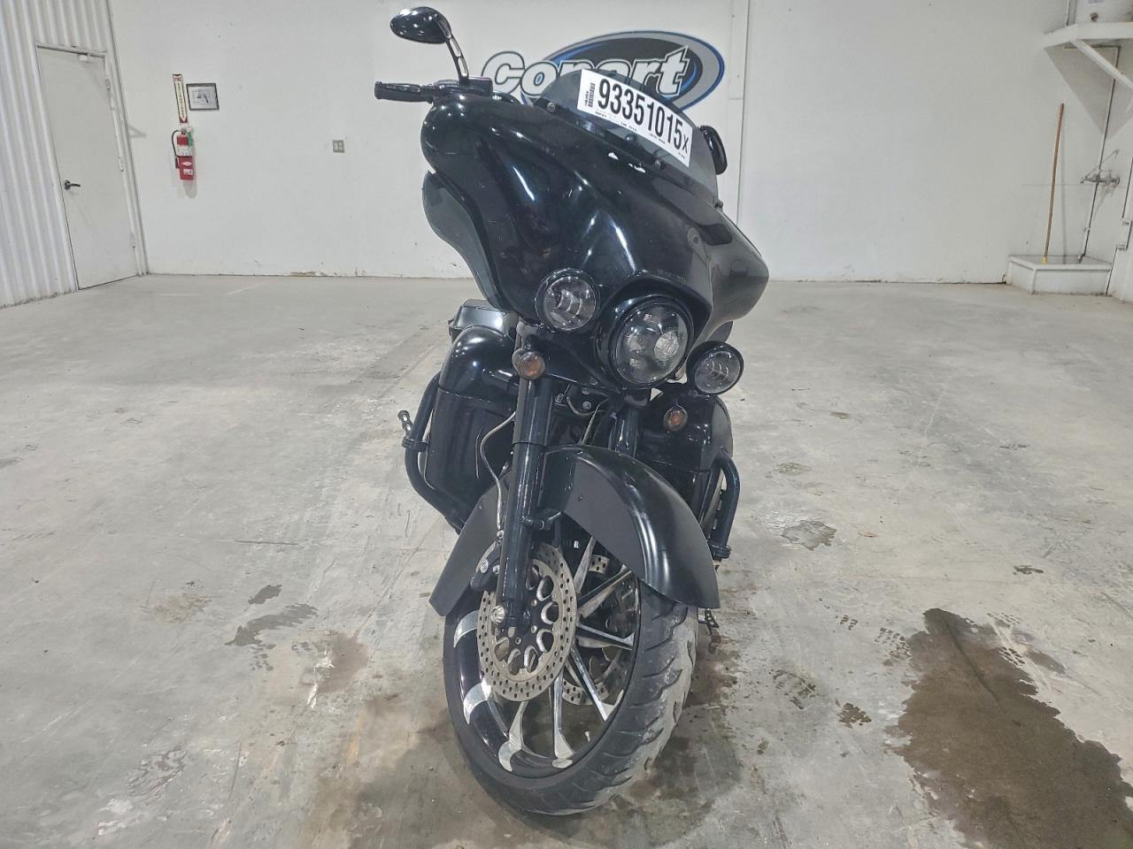 Harley-Davidson Fl Image 6