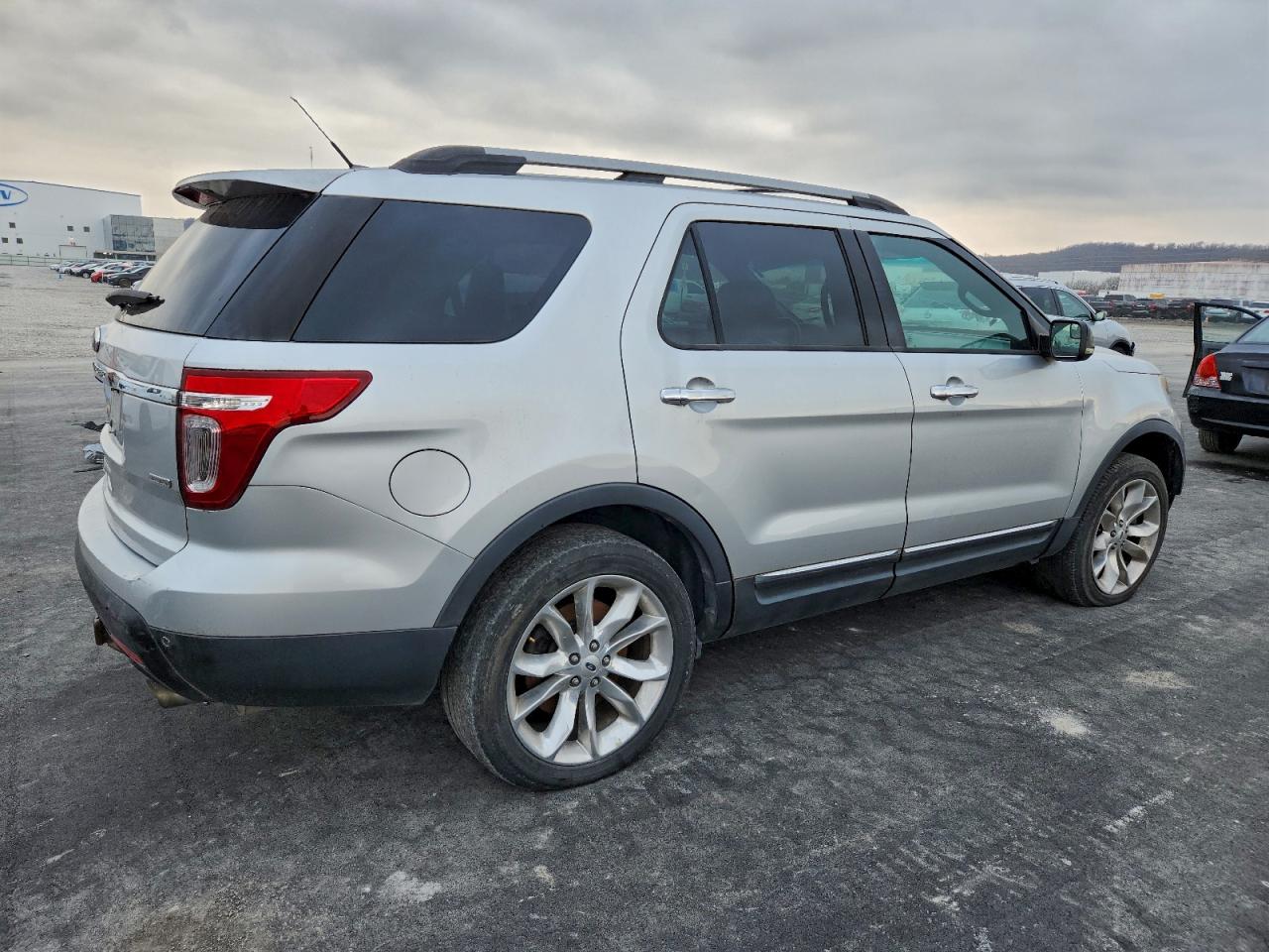 Ford Explorer Xlt Image 3