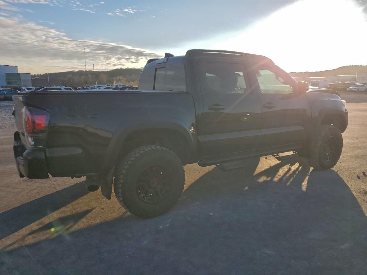 Toyota Tacoma Double Cab Image 3